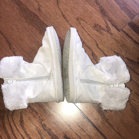 Disney’s Frozen silver kid winter boots in size 12 - Picture 4 of 6